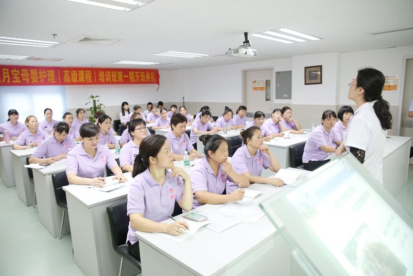 高级育婴师的就业前景如何?职业收入可观